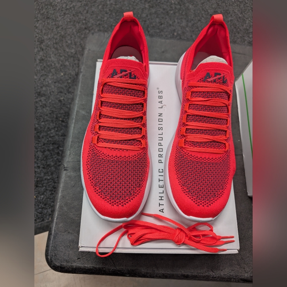 NWB. APL Men's Techloom Breeze. Color: Magenta/Indigo/White